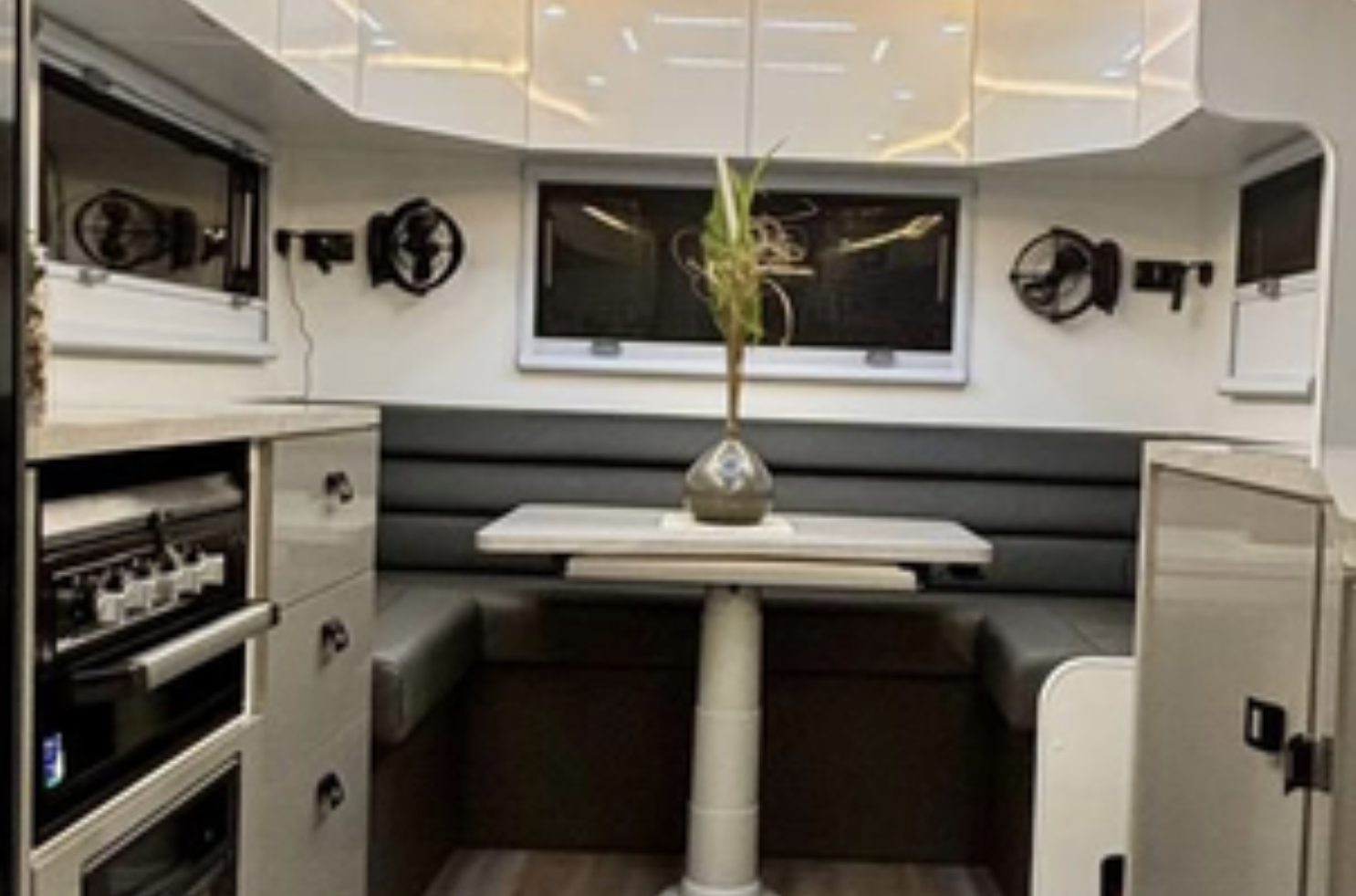 Amore 22 Interior Detail